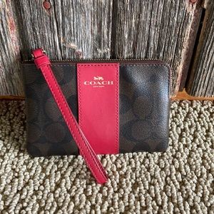 COACH WOMENS CORNER ZIP WRISTLET